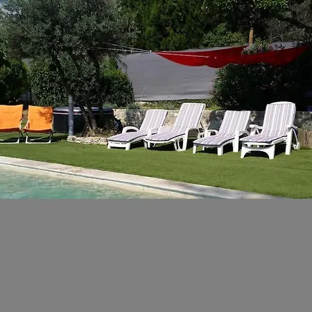Apartment With Garden And Pool *