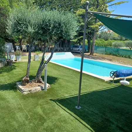 With Garden And Pool Apartment *